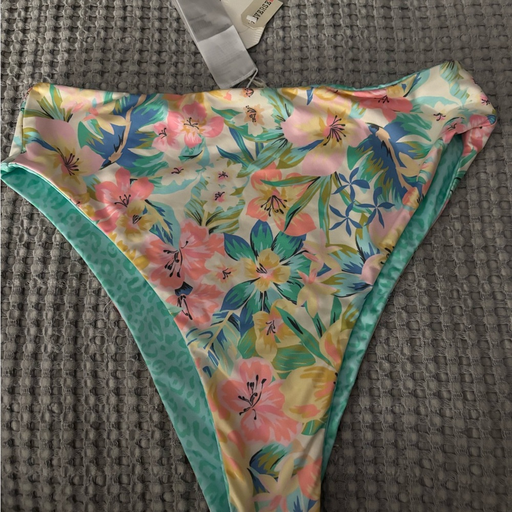 Floral/Leopard Billabong Reversible High-Waisted Bikini Bottoms Size Large